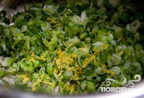 Салат с макаронами, зеленым луком и сыром - фото шаг 3