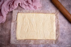 Слоеные пирожки с сыром и луком - фото шаг 10