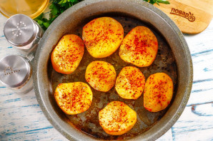 Картофель запеченный половинками в духовке - фото шаг 4