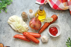 Капустная солянка с сосиской - фото шаг 1