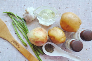 Картофель с сельдереем в духовке - фото шаг 1