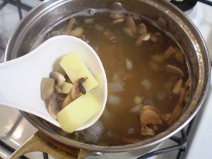Щавелевый суп с грибами - фото шаг 4