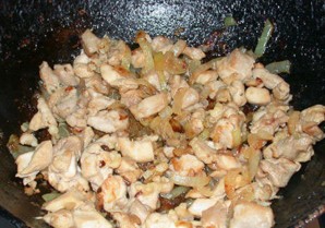 Каннеллони, фаршированные курицей и грибами   - фото шаг 2