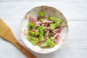 Салат из ветчины с брокколи - фото шаг 7
