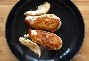 Куриное филе с луком-пореем и грибным соусом - фото шаг 1