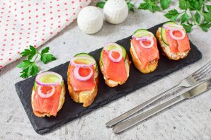 Бутерброды с горбушей соленой - фото шаг 9