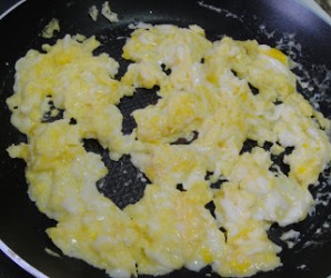 Рис с яйцом и овощами - фото шаг 2