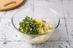 Салат из капусты с семечками - фото шаг 5