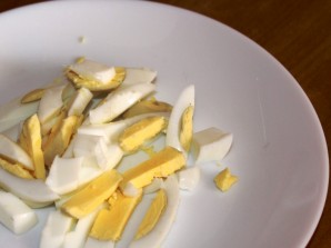 Салат из ветчины с сыром и огурцом  - фото шаг 4