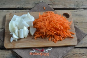 Маринованные баклажаны с морковкой и луком - фото шаг 3