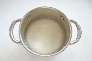 Сладкая рисовая каша со сливой - фото шаг 2