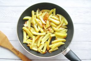 Жареная картошка с яблоками - фото шаг 4
