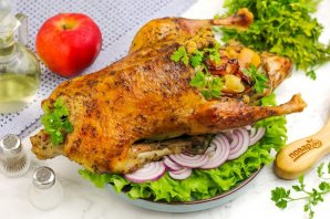 Утка с яблоками в рукаве - фото шаг 7