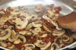 Куриное филе с грибами в сливочном соусе - фото шаг 5