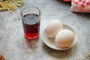 Мерцающие яйца в вине на Пасху - фото шаг 1