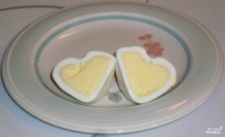 Яйца в форме сердечек - фото шаг 7