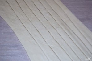Сосиски в слоеном дрожжевом тесте - фото шаг 2