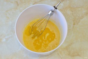 Блины на кефире с кипятком - фото шаг 3