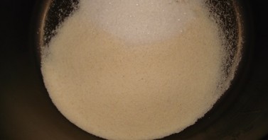 Манка на молоке в мультиварке - фото шаг 1
