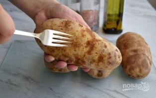 Запеченная картошка в кожуре - фото шаг 2