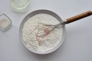 Белая пицца с лососем - фото шаг 2