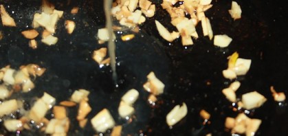 Креветки под сливочным соусом - фото шаг 2