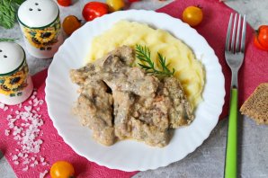 Говяжья печень, тушенная в сметане - фото шаг 9