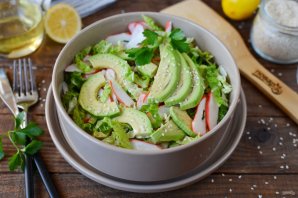 Крабовый салат с авокадо - фото шаг 6