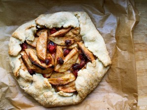 Открытый пирог с брусникой и яблоком - фото шаг 3