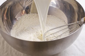 Пирожки на молоке жареные - фото шаг 3