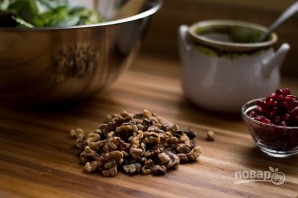 Салат с грецкими орехами и гранатом - фото шаг 2