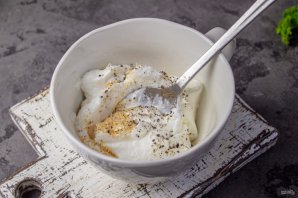 Турецкая яичница "Чылбыр" с йогуртом - фото шаг 4