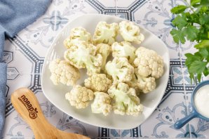 Цветная капуста в кляре в духовке - фото шаг 2
