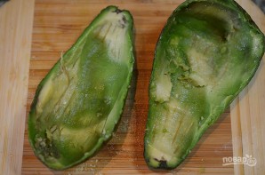 Рыбный салат в половинках авокадо - фото шаг 2