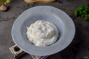 Турецкая яичница "Чылбыр" с йогуртом - фото шаг 6