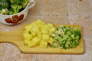 Картофельный суп с брокколи - фото шаг 3