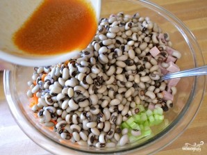 Сытный салат с черноглазкой - фото шаг 10
