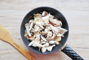 Фунчоза с древесными грибами - фото шаг 5