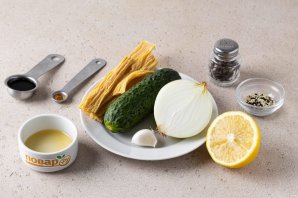 Салат из соевой спаржи с огурцом - фото шаг 1