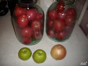 Маринованные помидоры с яблоками - фото шаг 2