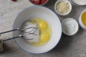 Клубничные маффины - фото шаг 3