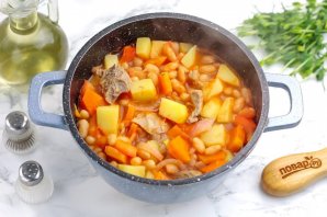 Мясо с консервированной фасолью - фото шаг 6