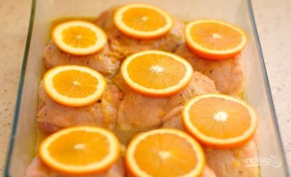Рецепт курицы с апельсинами в духовке - фото шаг 4