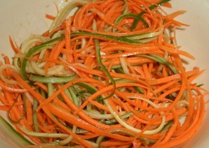 Спаржа с морковью по-корейски - фото шаг 3