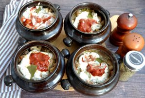 Мясо с грибами в горшочках - фото шаг 14