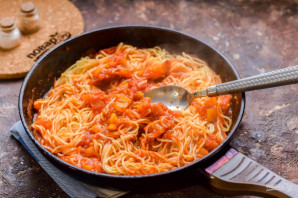 Спагетти с томатами в собственном соку - фото шаг 7