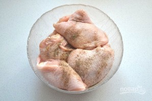 Куриные бедрышки в томатном соусе - фото шаг 2