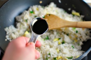 Жареный рис с соевым соусом - фото шаг 8