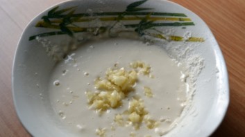 Жареные кабачки в кляре с сыром - фото шаг 2