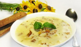 Суп с лисичками и сыром - фото шаг 4